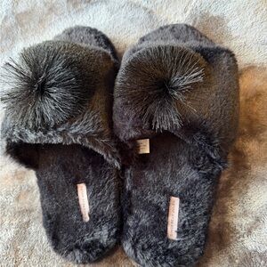 Sincerely Jules Black Faux Fur Slide with Label